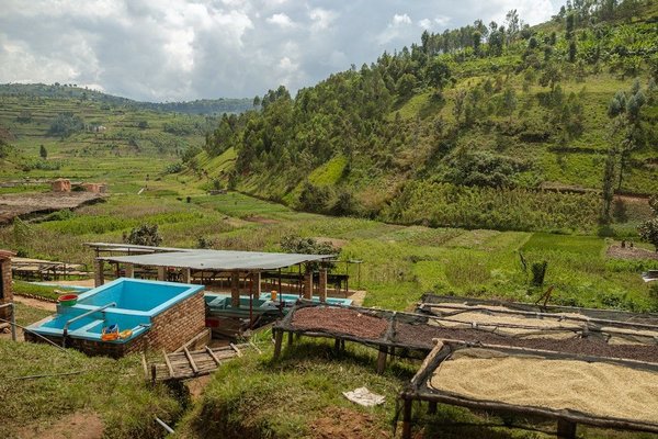 How does the use of recycled materials in product packaging promote sustainability?